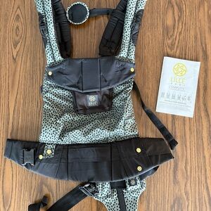 LILLEbaby Baby Complete Carrier